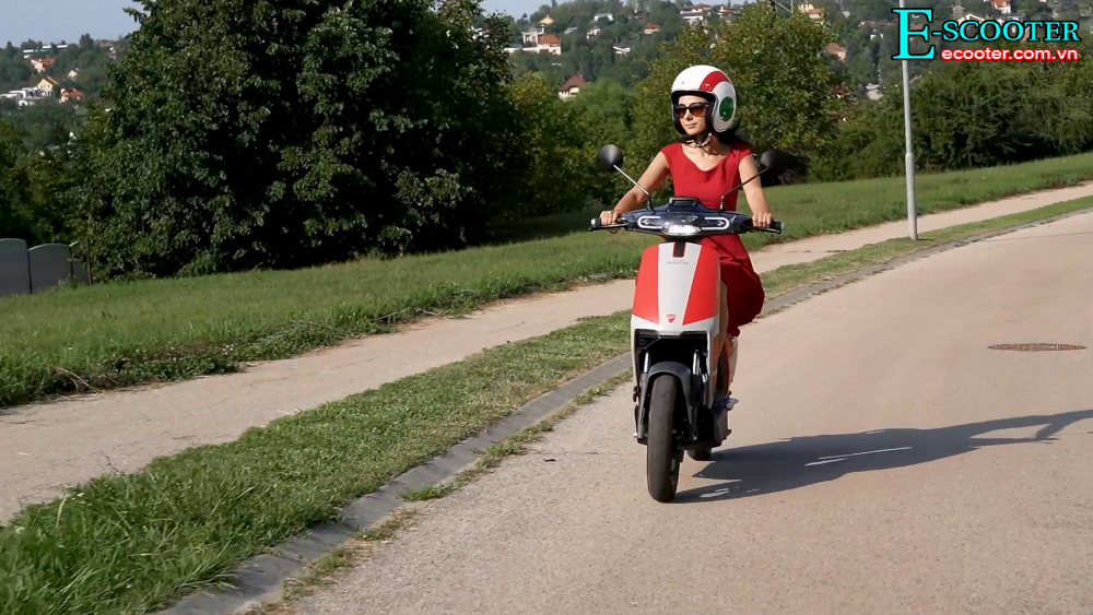 xe tay ga điện Soco Cux Ducati edition 2021